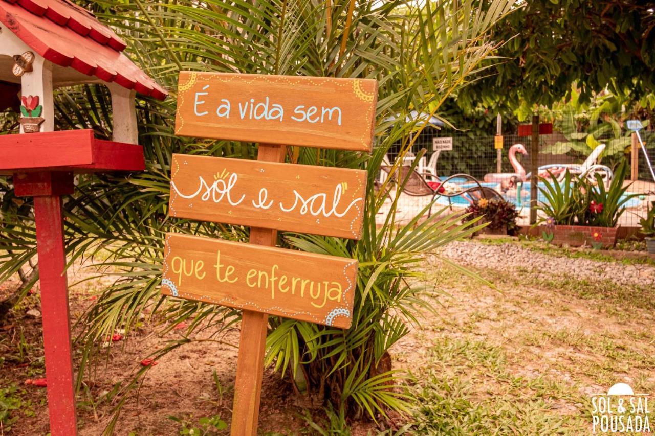 Pousada Sol & Sal Praia Do Rosa Bagian luar foto